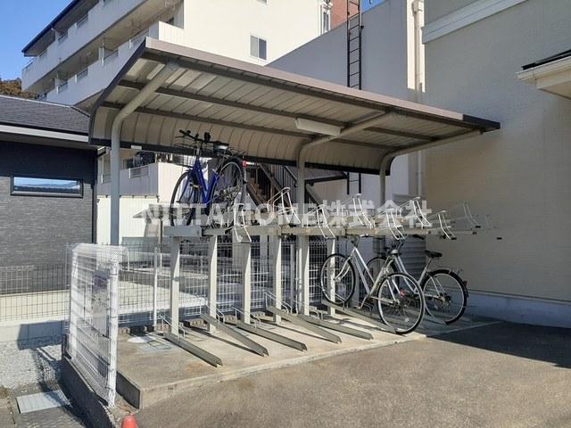 駐車場　敷地内に駐車場＆駐輪場があります◎