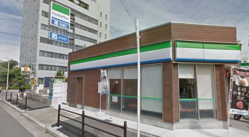コンビニ　ファミリーマート三先一丁目店（コンビニ）まで209m