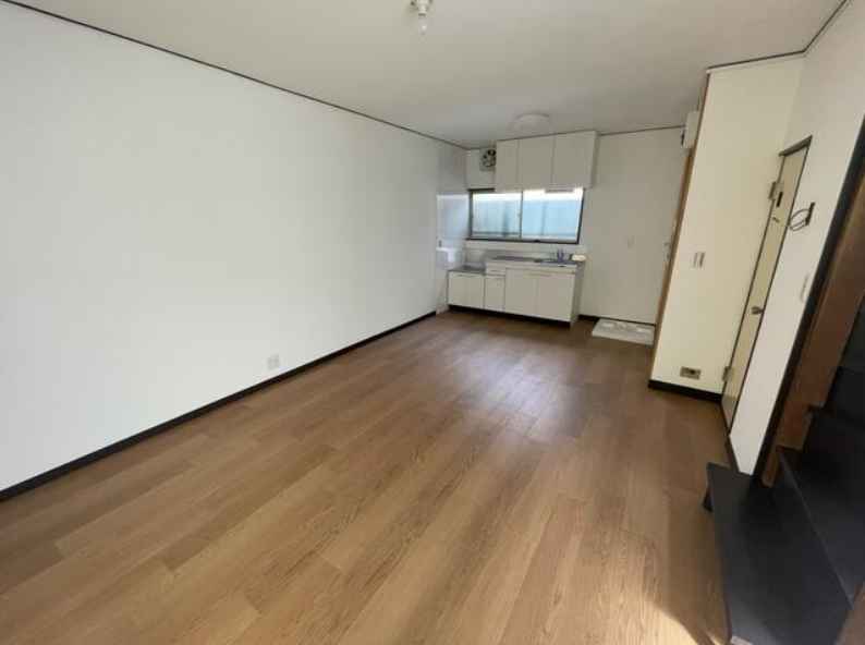 成田東3丁目戸建の居間写真