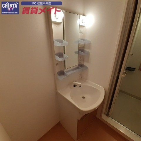洗面設備　同型参考写真