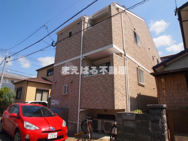 建物外観　住宅街に立地