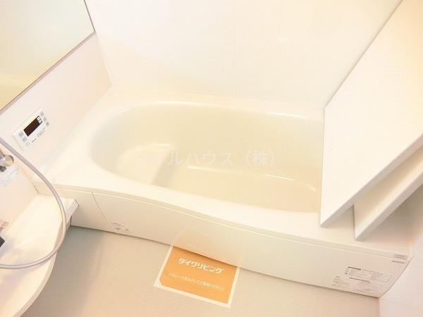 バス・シャワールーム　浴室乾燥機、追焚機能付の広々バスルーム！