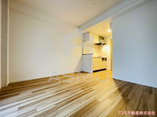 居室・リビング　同マンション参考写真