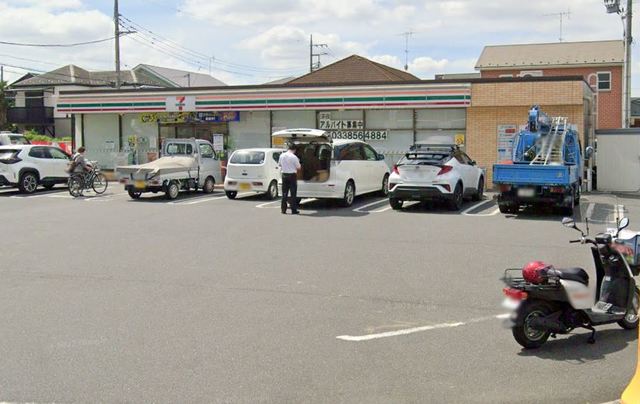 コンビニ　セブンイレブン足立伊興2丁目店（コンビニ）まで284m