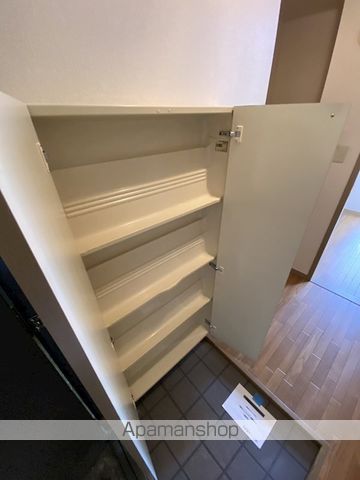 京王井の頭線 高井戸駅 徒歩5分 3階建 築27年の玄関写真