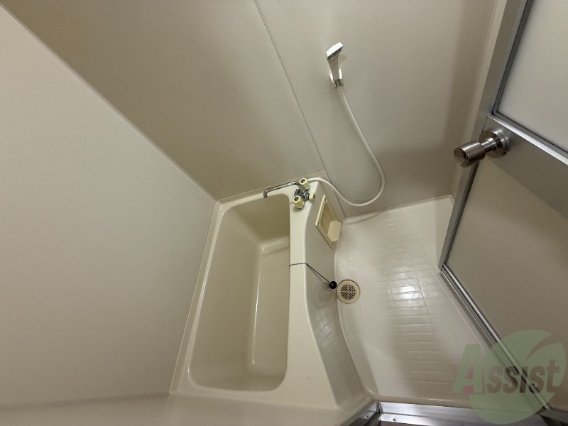 バス・シャワールーム　お風呂の写真です。シンプルで使いやすそうですね。