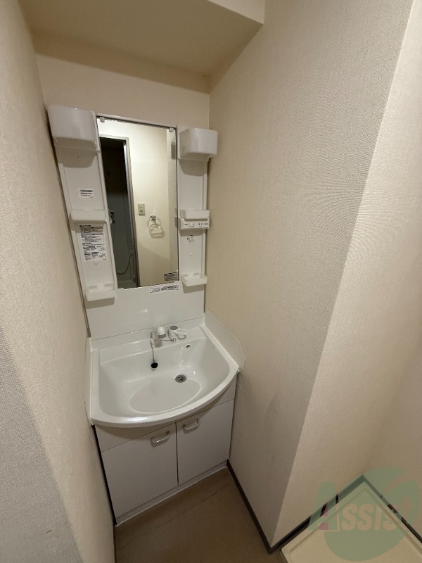 洗面設備　洗面台の写真です。朝の準備が捗りますね。