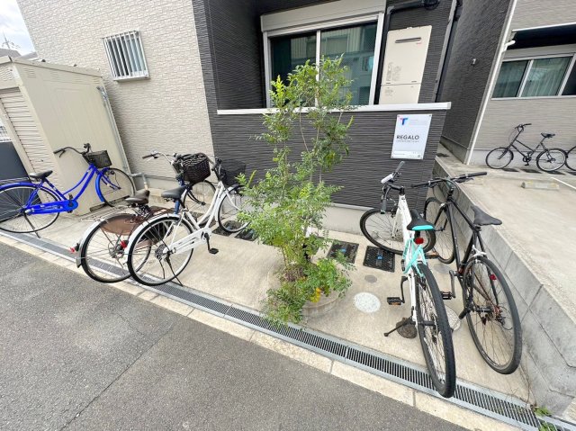 駐車場　敷地内には入居者専用の駐輪スペースもあります。