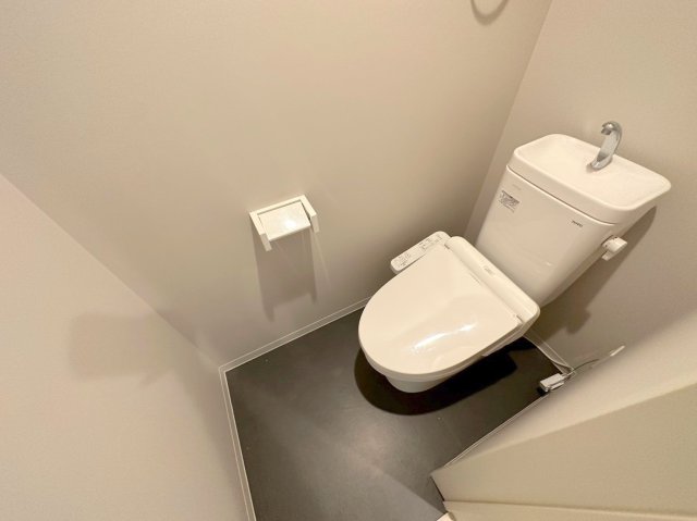 トイレ　綺麗なトイレにはウォシュレット標準装備です。
