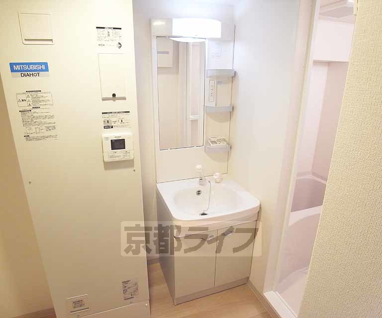 洗面設備　女性も嬉しい独立洗面台。脱衣所有り！