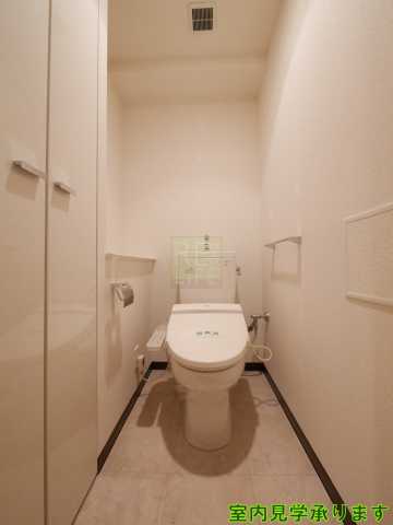 トイレ　同じ間取りの別部屋の写真で御座います。