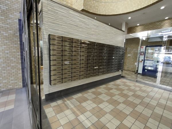 東京メトロ東西線 西葛西駅 徒歩3分 10階建 築38年の玄関写真