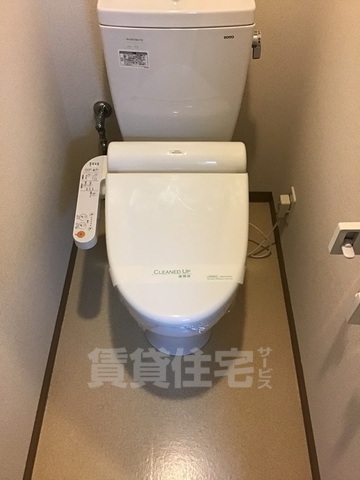 阪急千里線 吹田駅 徒歩8分 3階建 築14年のトイレ写真