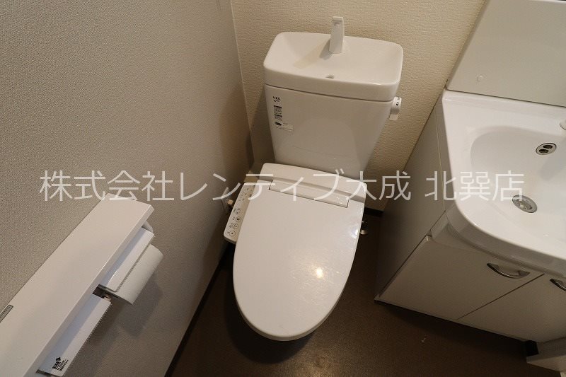 地下鉄千日前線 北巽駅 徒歩4分 3階建 築10年のトイレ写真