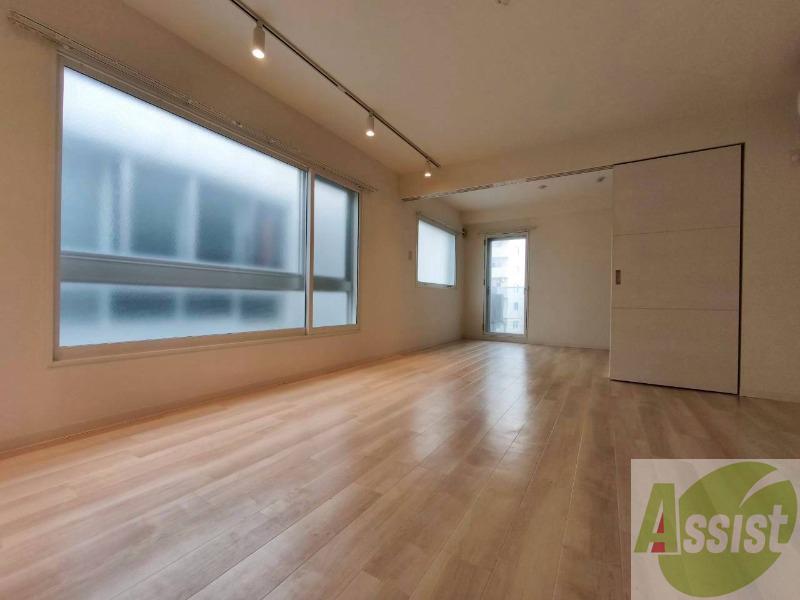 居室・リビング　広くてキレイなお部屋が広がっていて、充実した生活が送れそう。
