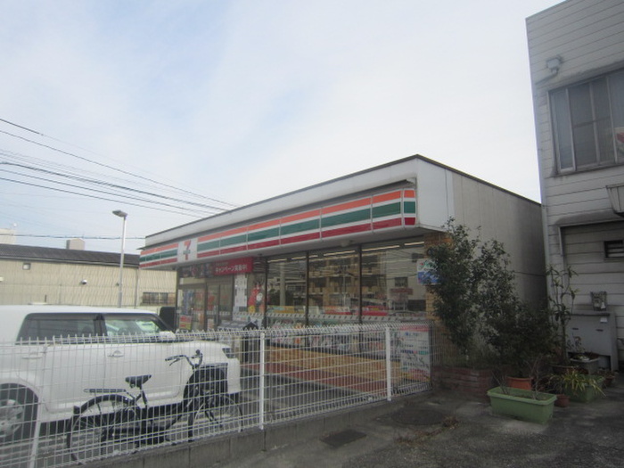 コンビニ　セブンイレブン（コンビニ）まで340m