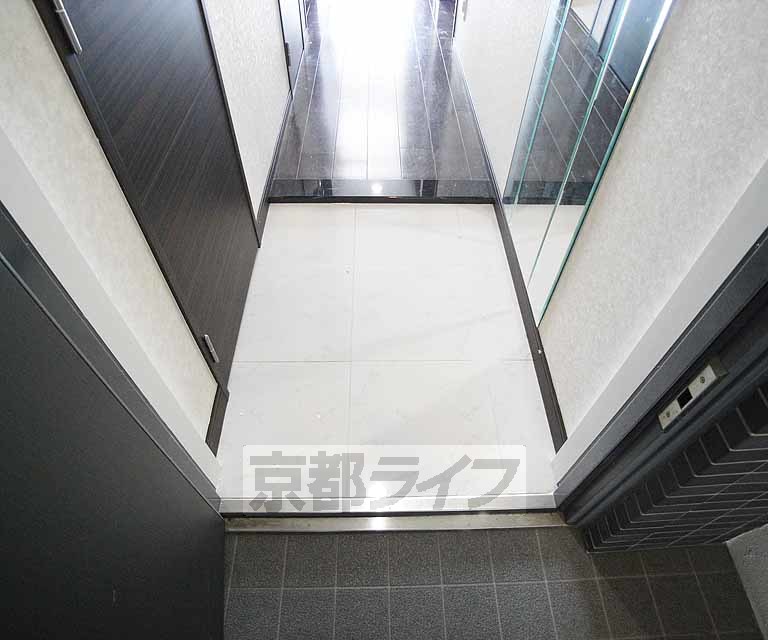 玄関　１１０１号室写真です