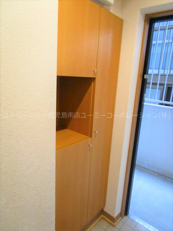 玄関　※105号室の写真です