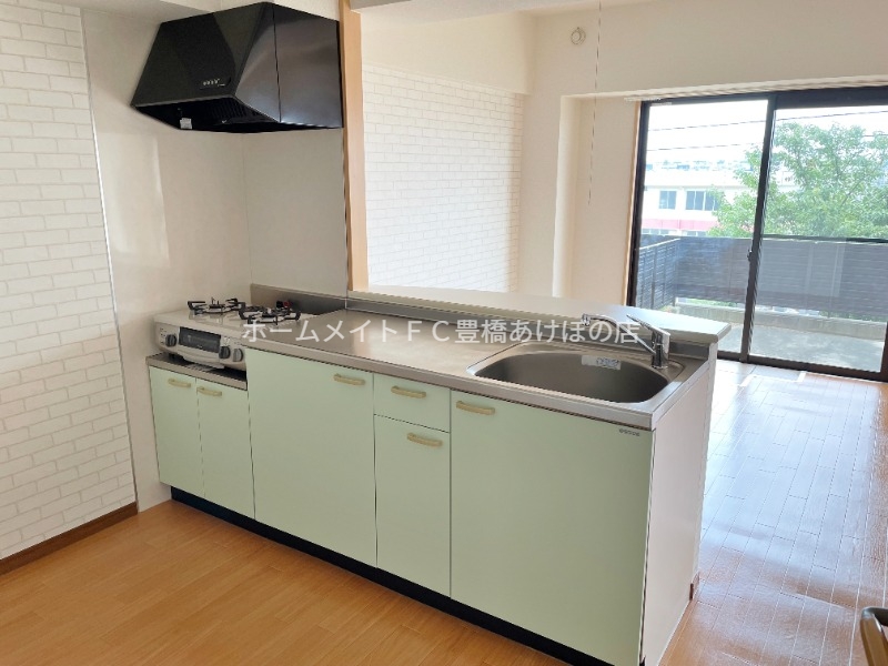 キッチン　同型別部屋写真（反転）