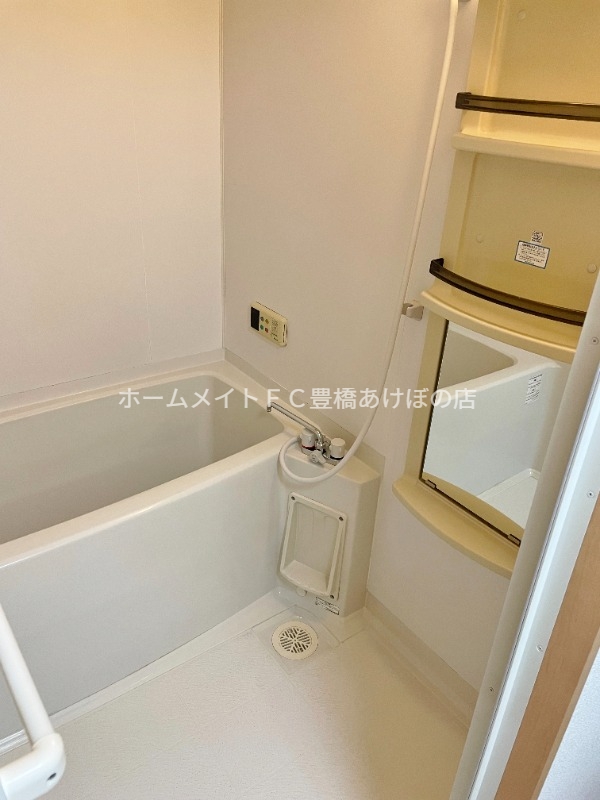 バス・シャワールーム　同型別部屋写真（反転）