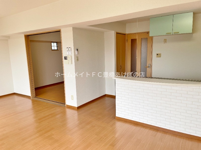 居室・リビング　同型別部屋写真（反転）