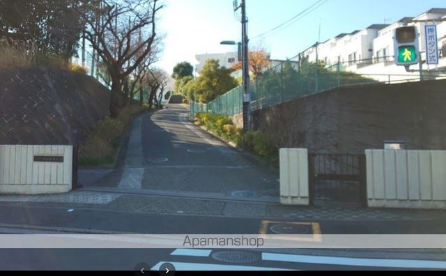 中学校　横浜市立芹が谷中学校（中学校）まで811m