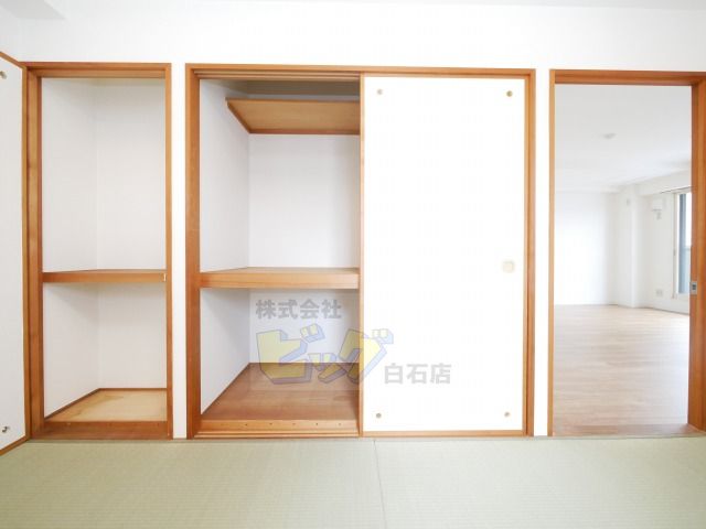 収納　壁一面の収納たっぷりのお部屋です♪