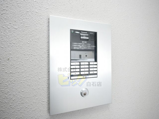 エントランス　セキュリティに配慮しオートロック設備採用です♪