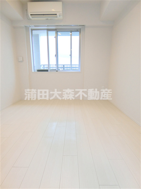 その他　南向きの洋室5帖　ウォークインクローゼット付の寝室