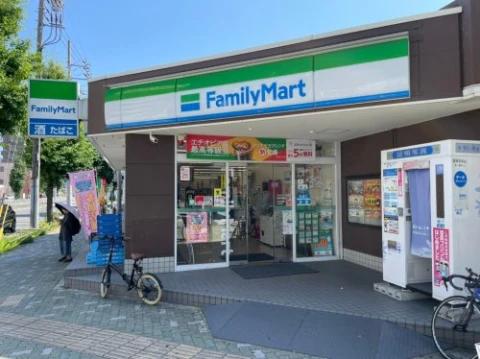 コンビニ　ファミリーマート 岩塚駅前店（コンビニ）まで672m