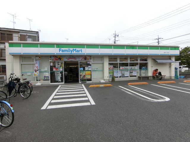 コンビニ　ファミリーマート（コンビニ）まで310m
