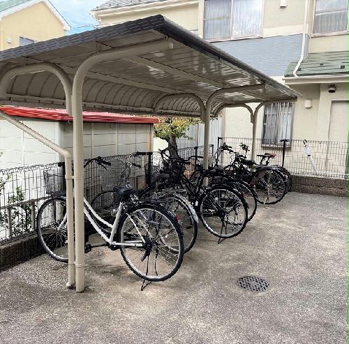 その他共有部分　屋根付き駐輪場完備