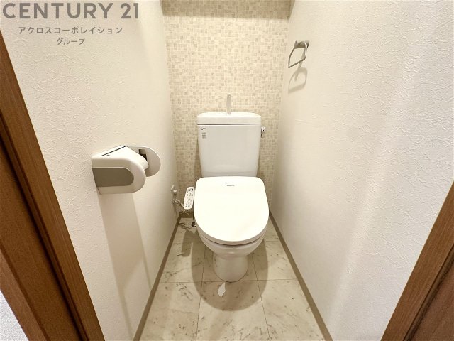 トイレ　温水洗浄便座付きのトイレです♪