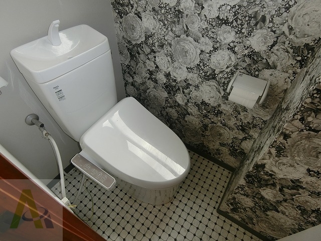 五番町店舗付き戸建のトイレ写真