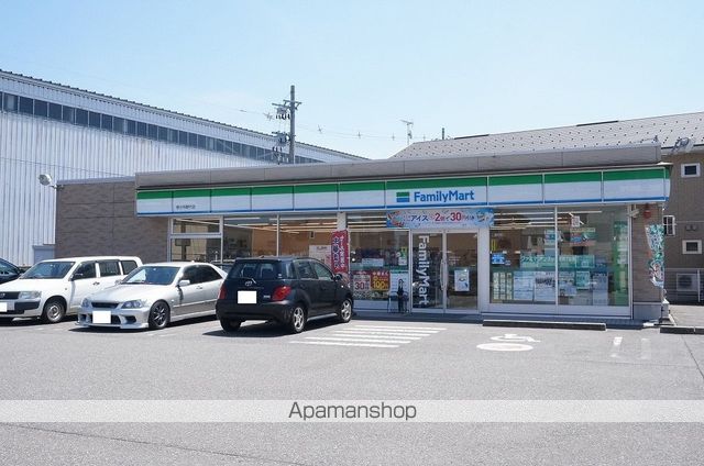コンビニ　ファミリーマート（コンビニ）まで264m