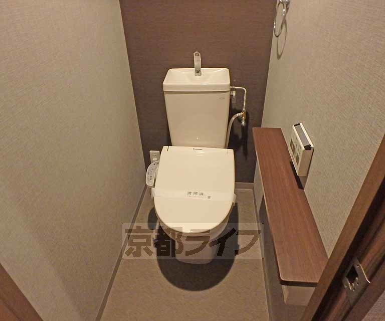 トイレ　ウォシュレット機能付きトイレです。