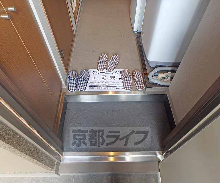玄関　段差が低くて上がりやすい玄関です。