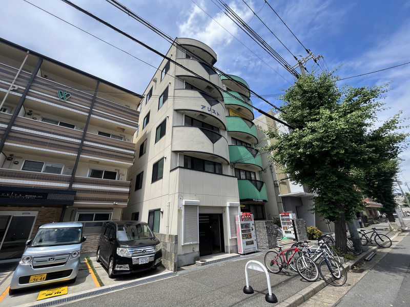 建物外観　アリストビル