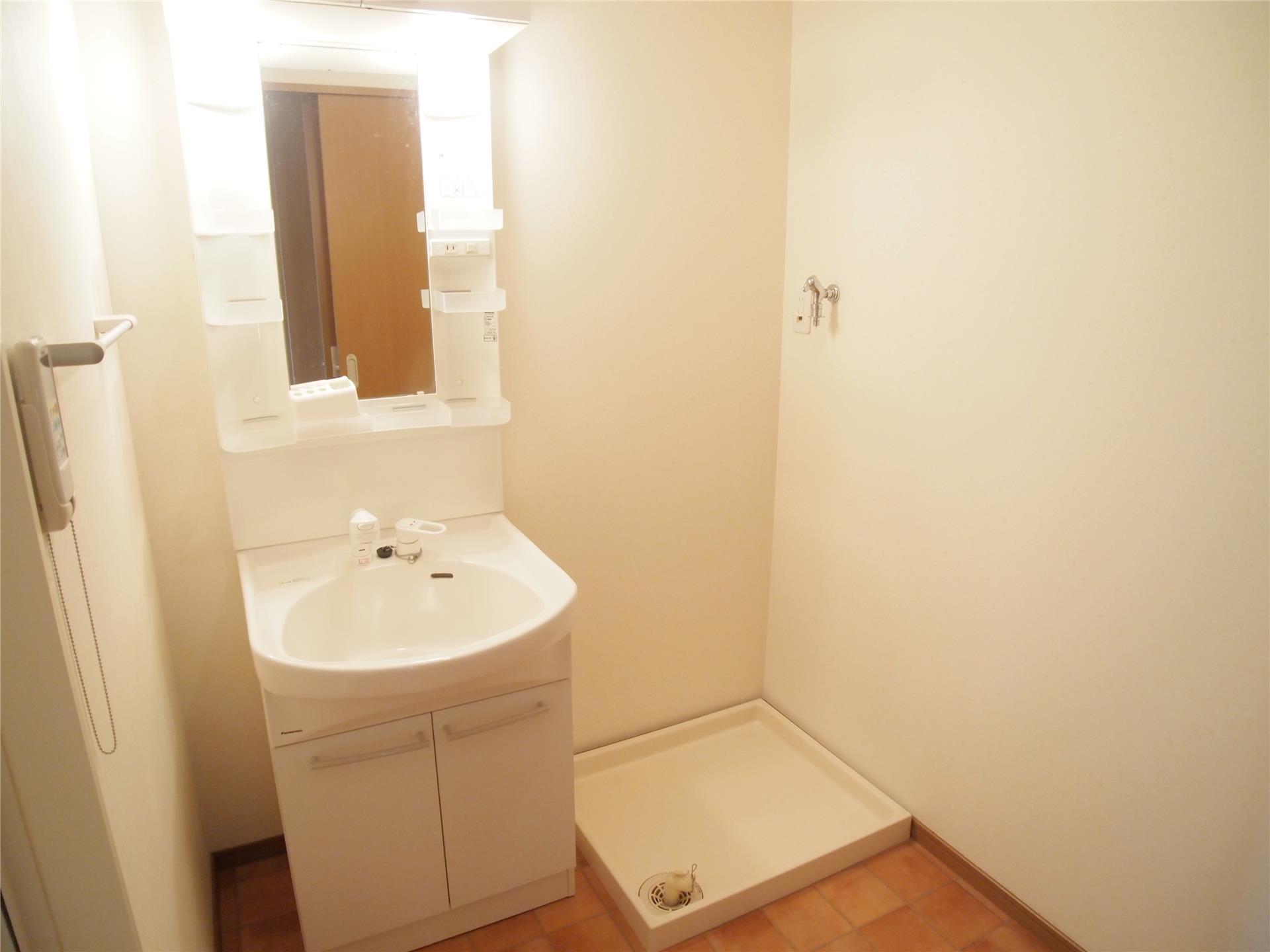 洗面設備　※写真は同タイプのお部屋です。