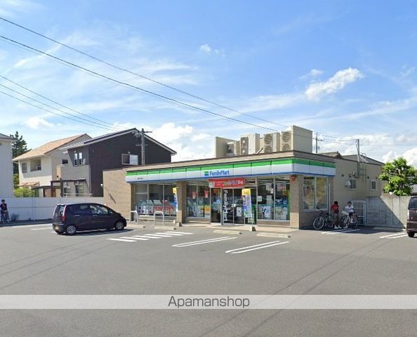 コンビニ　ファミリーマート（コンビニ）まで521m