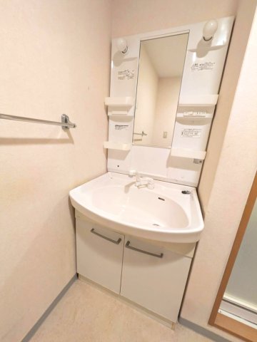 洗面設備　使いやすい洗面所です