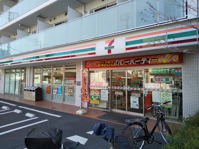 コンビニ　セブンイレブン板橋東新町１丁目店（コンビニ）まで270m