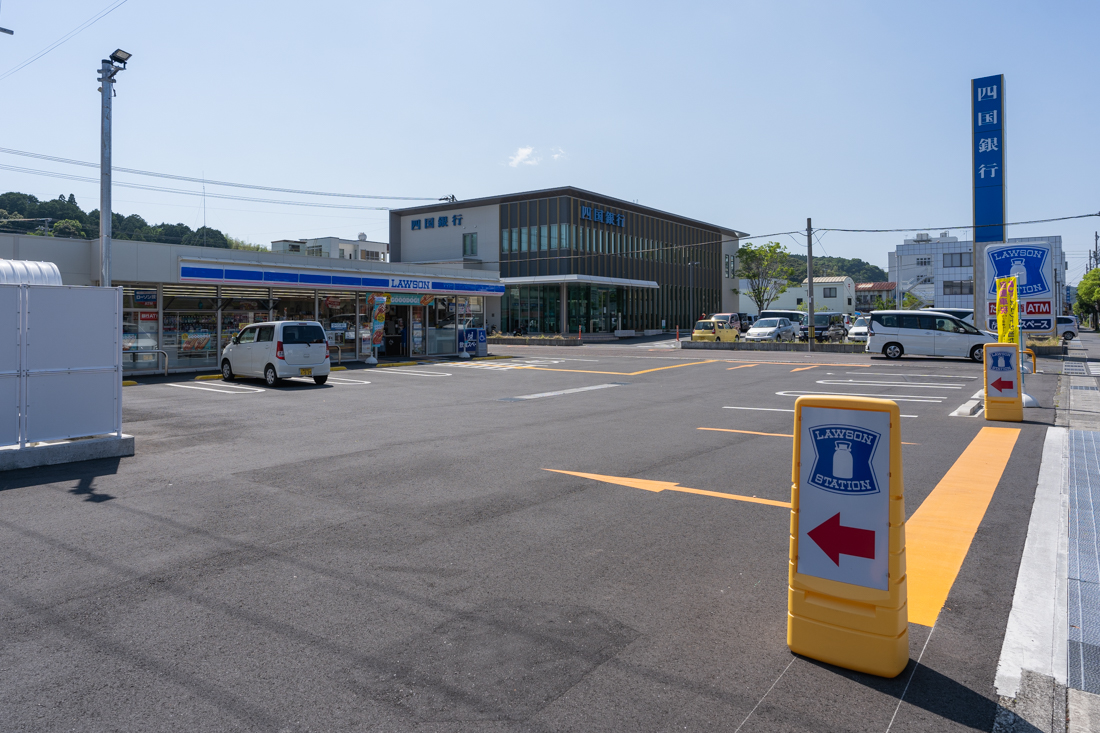 コンビニ　ローソン四万十中村駅前店（コンビニ）まで278m