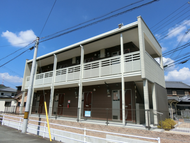 【加東市上滝野のアパートの建物外観】