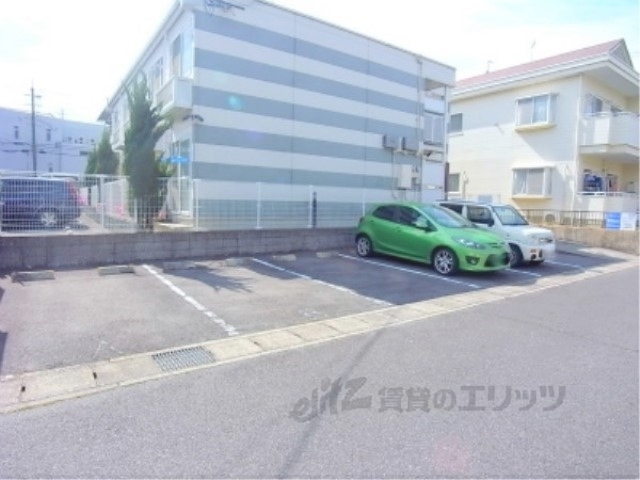 【大津市富士見台のアパートの駐車場】