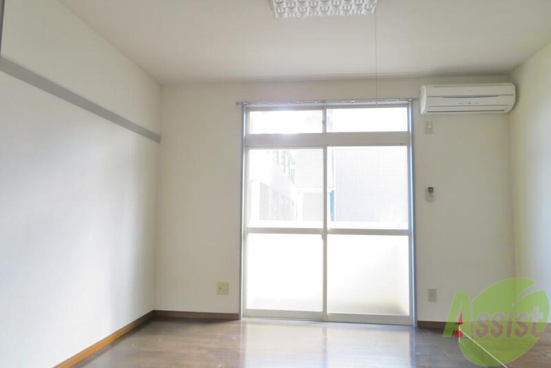 居室・リビング　９．５帖洋室１Ｒのご紹介です。南向きで日当たりも良好。