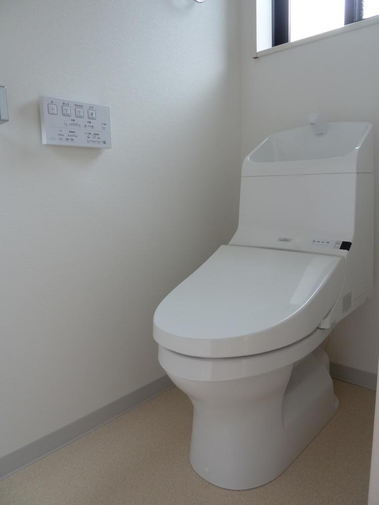 トイレ　ウォシュレット付きです