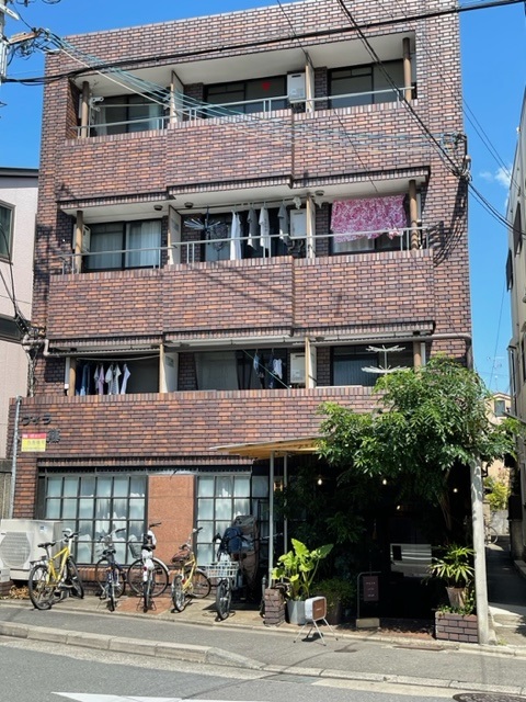 建物外観　１階　カフェ