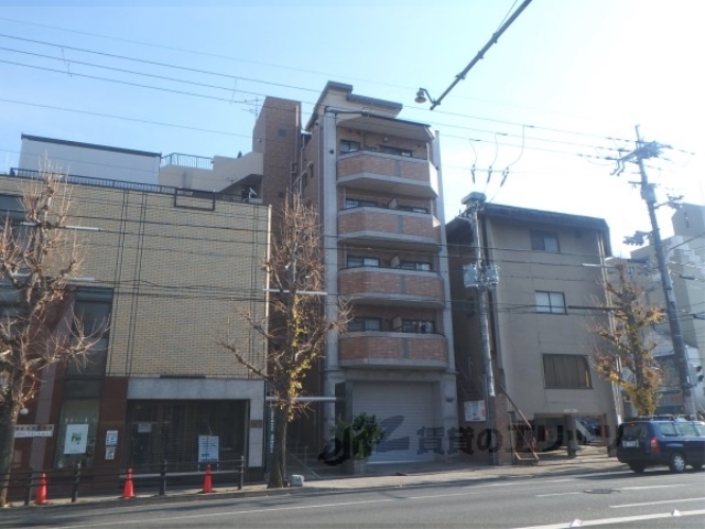 京都市左京区北白川大堂町のマンションの建物外観