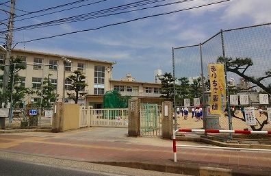 【福山市野上町のマンションの小学校】